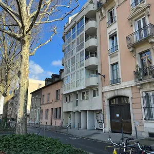  Appartement Le 44 - La Gare A Vos Pieds, Sejour D'affaires Ou Decouverte Urbaine France