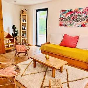  Hébergement de vacances Maisonnette Au Coeur Du Village France
